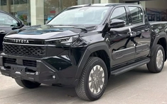 Ngắm hình ảnh thực tế của Toyota Hilux 2026 bản 2 cầu số tự động tại đại lý Việt