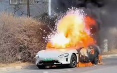 Xiaomi SU7 bốc cháy và nổ như pháo hoa, hãng lên tiếng giải thích