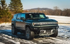 Qua rồi thời kỳ giá bị thổi tăng vèo vèo, SUV điện Hummer giờ đây có giá khá dễ chịu