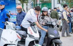 Giá xăng dầu tăng mạnh, người Việt đặt mua hơn 135.000 xe máy điện VinFast trong tháng 3/2026