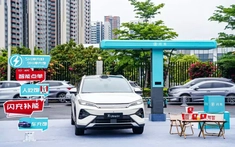 BYD sạc nhanh lên 97% trong 9 phút, kết hợp với KFC để bán đồ ăn cho tài xế trong lúc chờ