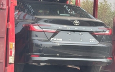 Toyota Camry thế hệ mới lộ diện tại Việt Nam: Bản hybrid, có chi tiết lạ cho thấy rõ nguồn gốc