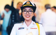 Nữ NSƯT, thượng tá trẻ nhất: "Mẹ vừa về, tôi bật khóc"