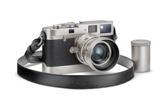 Leica kỷ niệm 70 năm ra mắt dòng M Series với chiếc máy ảnh mạ bạch kim, giá tới 23.000 USD