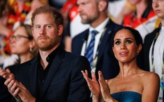 Meghan lo lắng Harry sẽ quay trở lại Hoàng gia Anh mà không có cô