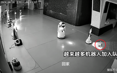 "Bạn không về nhà sao?": Video robot nhỏ "thao túng" 12 robot lớn nghỉ việc giữa đêm khiến dân mạng sửng sốt