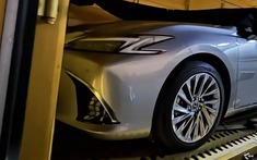 Lexus ES 2025 lộ diện ngoài đời thực: Thiết kế tinh chỉnh, dễ có màn mới, nhưng một số điểm sẽ khiến nhiều người thất vọng