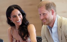 Chuyên gia phân tích ngôn ngữ cơ thể của Harry và Meghan qua những khoảnh khắc trong chuyến đi mới, nói lên điều gì về tình cảm của cặp đôi?