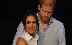 Chuyên gia phân tích lý do Harry luôn cau có khó gần trước ống kính truyền thông, trong khi Meghan tươi cười rạng rỡ