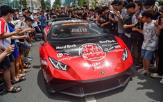 Những hình ảnh xấu trong Gumball 3000 tại TP. HCM: Người trèo rào, người chặn đầu xe, người đập kính siêu xe khiến YouTuber phải hét lên