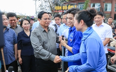Thủ tướng đi thị sát, động viên người dân và chỉ đạo khắc phục hậu quả bão số 3 tại Quảng Ninh