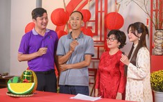Hàng loạt Tiktoker livestream bán hàng, tặng vé xe 0 đồng cho công nhân về quê đón Tết