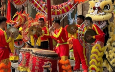 Rộn ràng không khí đón xuân tại TP.HCM trong ngày mùng 2 Tết