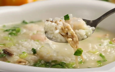 Vì sao không nên thường xuyên ăn cơm chan canh?