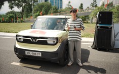 Chuyển đổi xanh ngay từ chiếc ô tô đầu tiên: Người trẻ háo hức chào đón xe điện