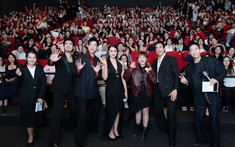 Thảm đỏ "Tee Yod: Quỷ ăn tạng" phần 3 bùng nổ visual với “5 anh em” nhà Nadech Kugimiya