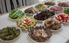 Bác sĩ ung bướu cảnh báo: 3 món rau “quen thuộc” nhiều người ăn hằng ngày, tưởng bổ nhưng lại âm thầm gây ung thư