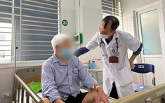 Người đàn ông cương quyết đòi ra viện chữa "bác sĩ gần nhà", 72 giờ sau phải cấp cứu trong hoảng loạn, la hét