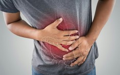 Mới 35 tuổi đã mắc ung thư đại tràng di căn gan: Bác sĩ nói thẳng "do làm điều này trong nhiều năm"