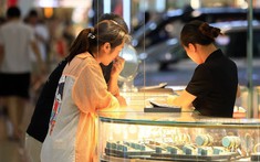 Giới trẻ ở tiệm vàng đông hơn shop quần áo hay bất cứ khu mua sắm nào