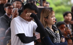 Nam diễn viên bật khóc, bỏ tiền xây nhà vệ sinh cho cô bé bị cha bỏ rơi