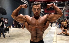 Trai đẹp là “quái vật cơ bắp”, bắp tay cuồn cuộn, eo như Ngọc Trinh nhưng nhìn xuống bên dưới thì sốc