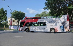 Châu Bùi, Tiểu Vy xuất hiện tại triển lãm 'Giao điểm tinh hoa'