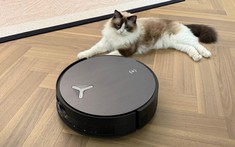 Hút bụi tối ưu: Loại bỏ phiền toái từ thảm dày, lông thú cưng cho người "nghiện nhà" sạch