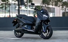 Nhìn cứ tưởng Yamaha XMAX 2026, nhưng đây là một chiếc xe máy điện có công suất 17 mã lực và phạm vi hoạt động lên tới 150km!
