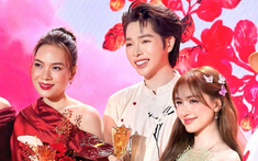 Hòa Minzy viết gì mà phải sửa gấp sau 3 phút đăng hình với Mỹ Tâm