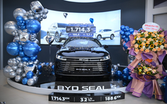 Seal 5 tạo 'cơn sốt' khi ra mắt tại BYD Vĩnh Phúc: Khách tấp nập xem xe, trải nghiệm hệ sinh thái dịch vụ toàn diện từ đại lý