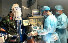 Hành trình khẩn trương giành giật sự sống nơi trùng khơi