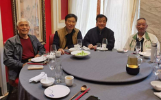 Làm tài xế lương 10 triệu vẫn tự tin đi họp lớp: Chứng kiến 1 cảnh tượng, không ai dám coi thường!