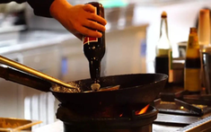 Khuyên chân thành: 3 loại lọ đựng gia vị đang bị đặt SAI CHỖ, càng dùng "độc chất" càng tích tụ trong cơ thể