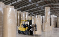 Tưởng đống giấy lộn, ai ngờ lại là "vũ khí" cứu 15,7 triệu cây xanh: Đột nhập nhà máy "hô biến" rác thành tài nguyên tại Thanh Hóa!