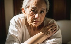 Người già có 4 chuyện không nên tiết lộ với con cái