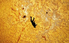 Bức ảnh "Người rơi trên Mặt trời" đang gây sốt khắp cõi mạng được chụp như thế nào?