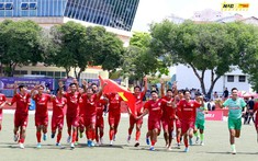 Cầu thủ Lào tỏ tình trên sân, HLV Bồ Đào Nha “gây sốt”: Giải bóng đá sinh viên 2025 nóng chưa từng thấy!