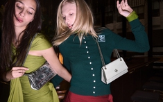 Tory Burch Holiday ’25: Ánh sáng lễ hội giữa nhịp sống Manhattan