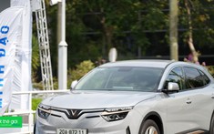 Sở hữu VF 8 chưa từng dễ thế: Tiết kiệm cả trăm triệu đồng, giá lăn bánh ngang xe hạng C