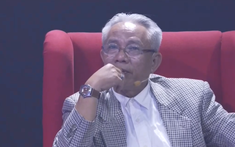 Nghệ sĩ Trung Dân nói thẳng đàn em: "Lên sân khấu phải đối đầu với rất nhiều người"