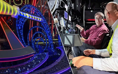 Choáng ngợp trước công nghệ điều khiển hệ thống "ánh sáng ngập trời" trong những buổi diễu hành tại Disney World