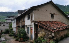 Sửa nhà cho bố mẹ hết 700 triệu, 2 năm sau về thăm, người con chết lặng