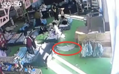 Bé trai 5 tuổi đi học về toàn nói lời lạ lùng, bố âm thầm đặt máy ghi âm trong túi con và phát hiện sự thật chấn động