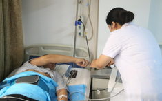 Người đàn ông suy thận cấp, tìm nguyên nhân, bác sĩ ngơ ngác: "Người không ai uống thứ này!"