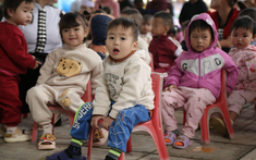 "Ngọn lửa ấm" giữa rừng sâu: "Hôm nay cô trò mình được ăn bữa ăn của người giàu"