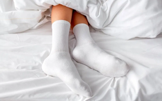 Tại sao nên đi tất khi ngủ vào mùa đông?