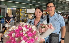 Nữ NSƯT vừa "lủi thủi" về Mỹ vài ngày đã quay lại Việt Nam, mang theo chồng