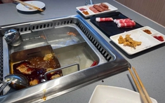 Từ chuyện cô con gái đưa mẹ đi ăn bằng tiền lương đầu tiên: Cha mẹ thiên vị, thứ họ làm tổn thương là sợi dây liên kết gia đình