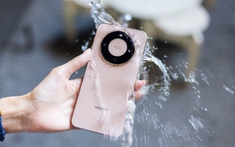 Tăng sốc 400% chỉ sau 48h mở bán: Điện thoại dùng liên tục 3 ngày mới cần sạc gây "sốt" Việt Nam